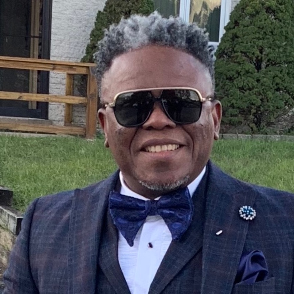 Meet your Posher, Emmanuel